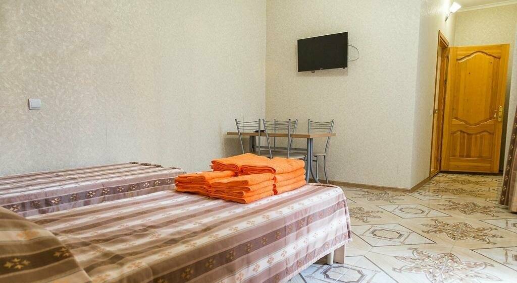 Фотографии номера Семейный номер с ванной в Гостинице Версаль 2 Адлер