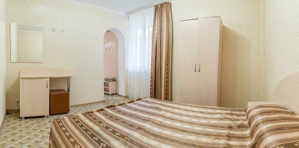 Фотографии номера Семейный номер с ванной в Гостинице Версаль 2 Адлер