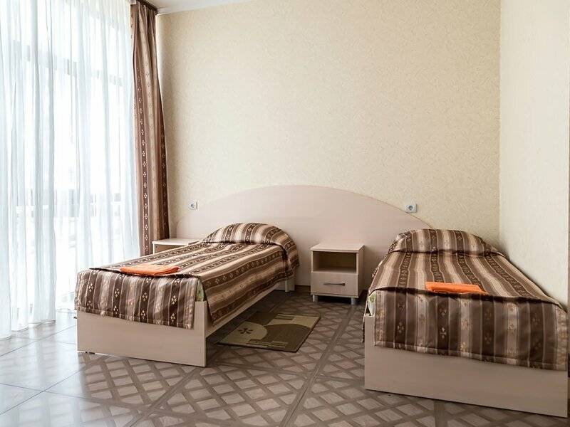 Фотографии номера Двухместный номер с 2 отдельными кроватями и ванной в Гостинице Версаль 2 Адлер