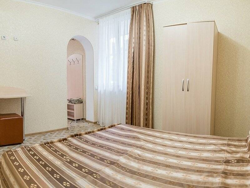 Фотографии номера Семейный номер с ванной в Гостинице Версаль 2 Адлер