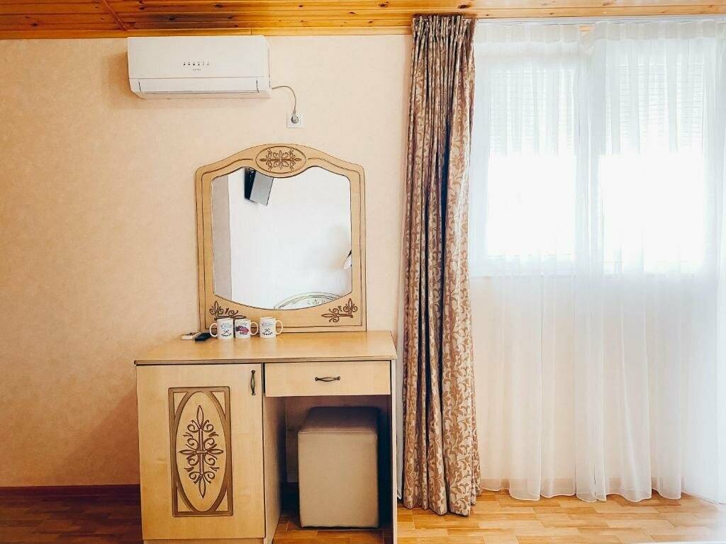 Фотографии номера Классический трехместный номер в Гостинице Версаль 2 Адлер