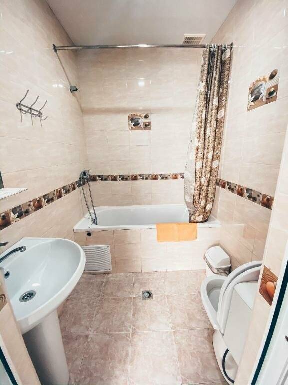 Фотографии номера Четырехместный номер с ванной в Гостинице Версаль 2 Адлер